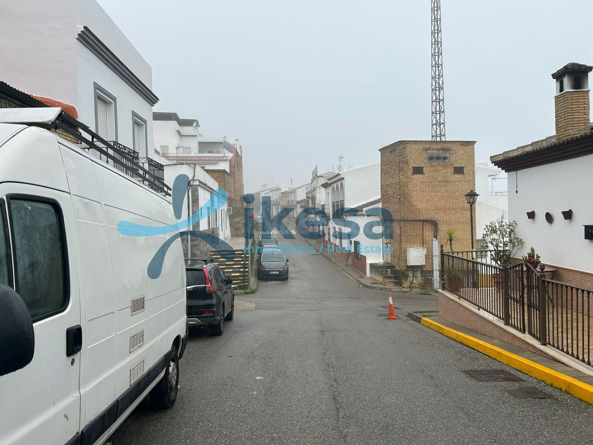 Venta de casa unifamiliar adosada en Paterna del Campo, Huelva.