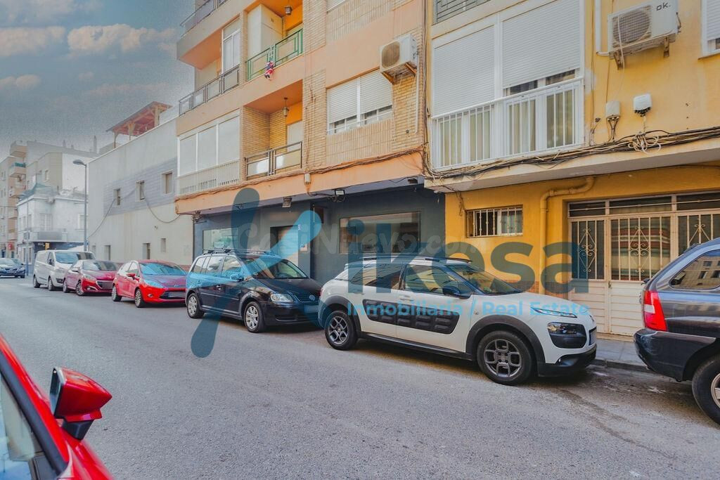 Se vende Local Comercial en la localidad de Almería