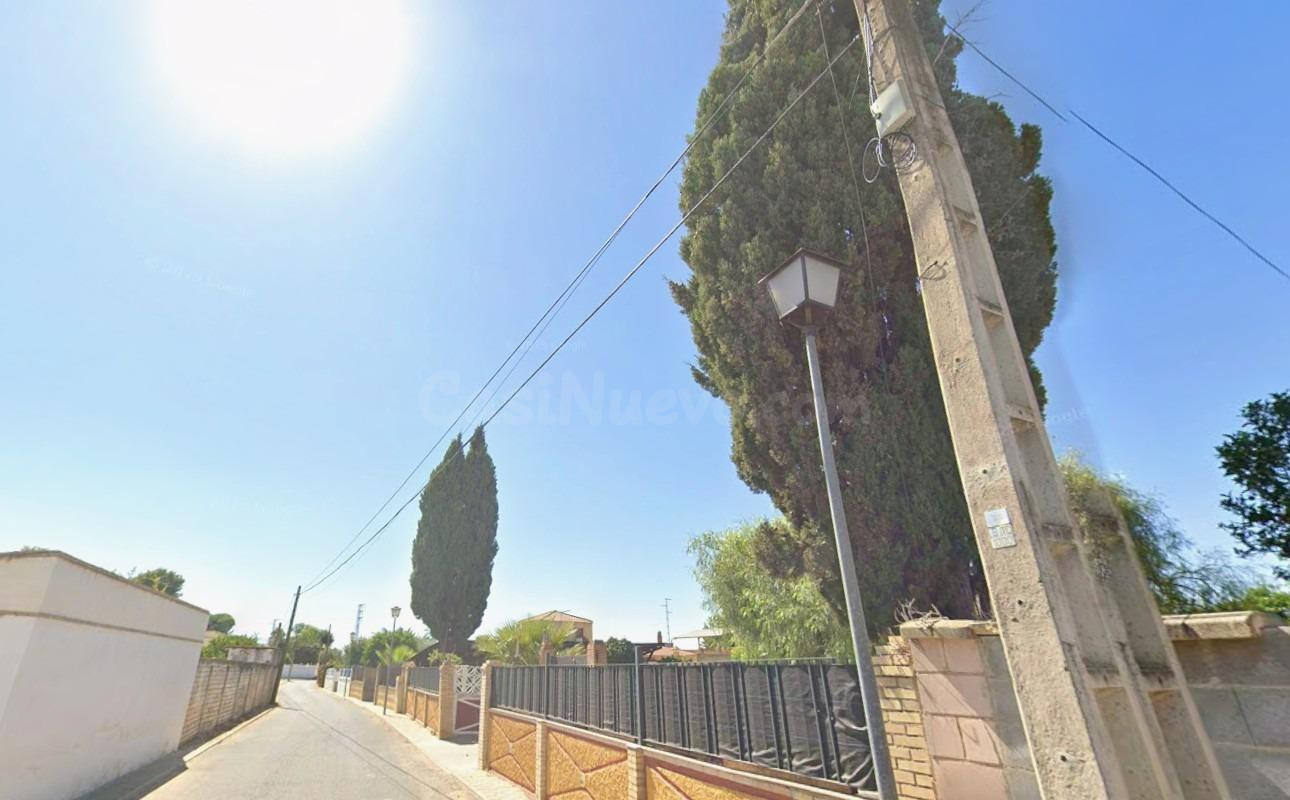 CASA ADOSADA EN VENTA EN UTRERA. SEVILLA. ACTIVO INMOBILIARIO SIN POSESIÓN, NO VISITABLE.