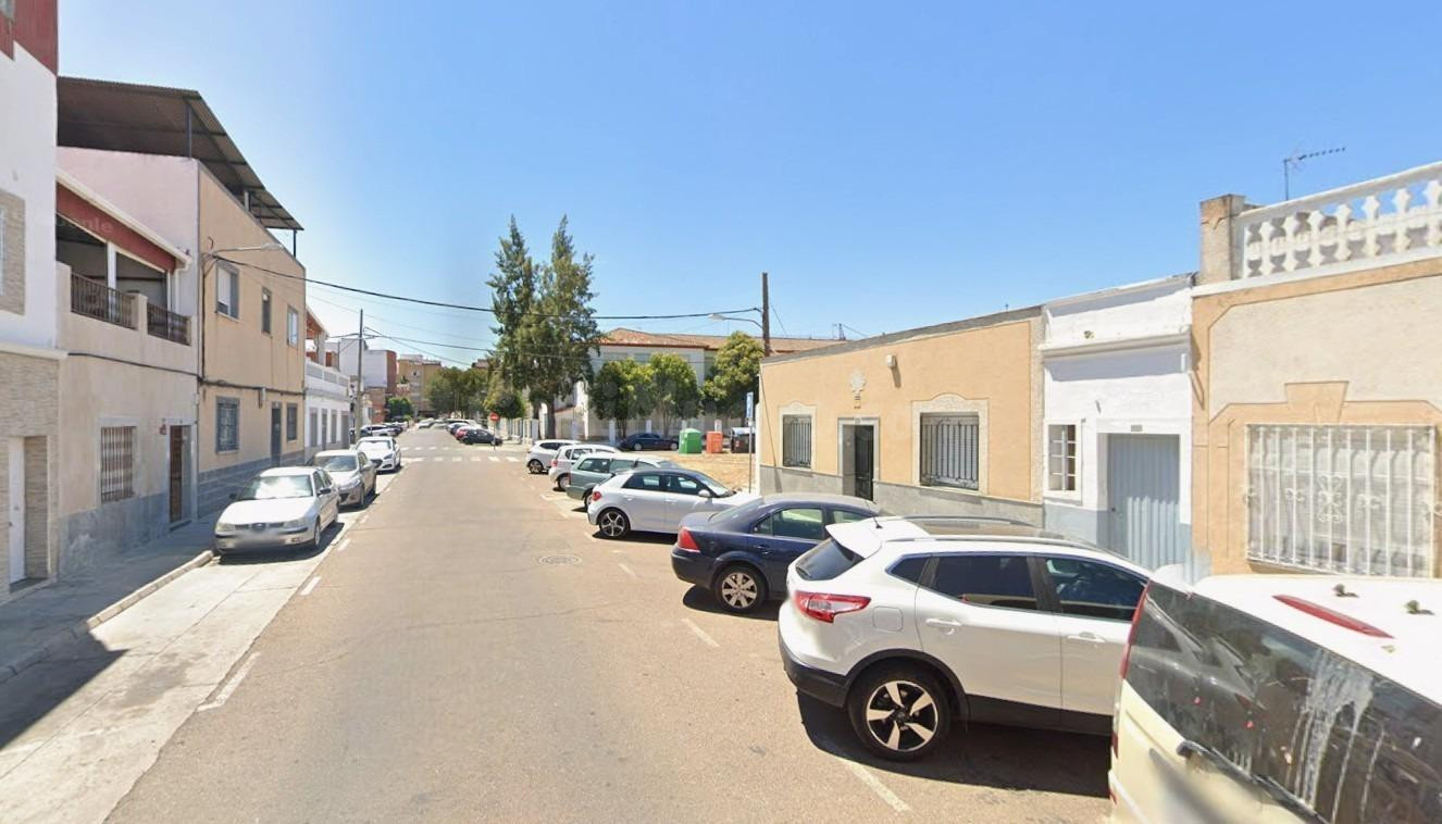ADOSADO EN VENTA EN BADAJOZ. Activo inmobiliario SIN POSESIÓN, NO VISITABLE.