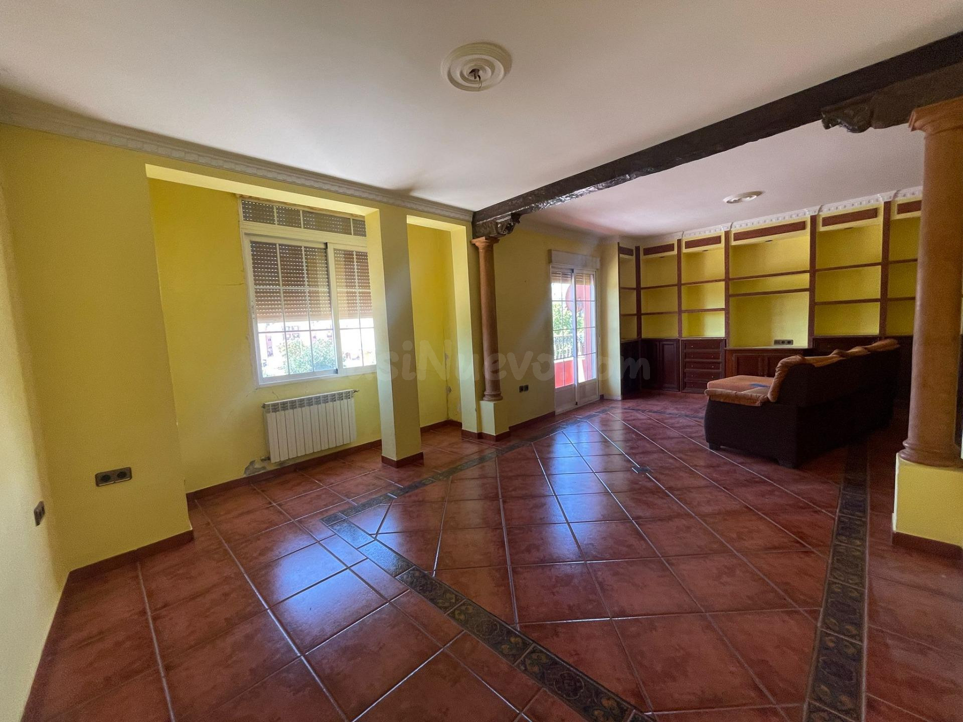 Venta de Comercial + Piso + Local en Avenida Jaén Torredonjimeno (Jaén)
