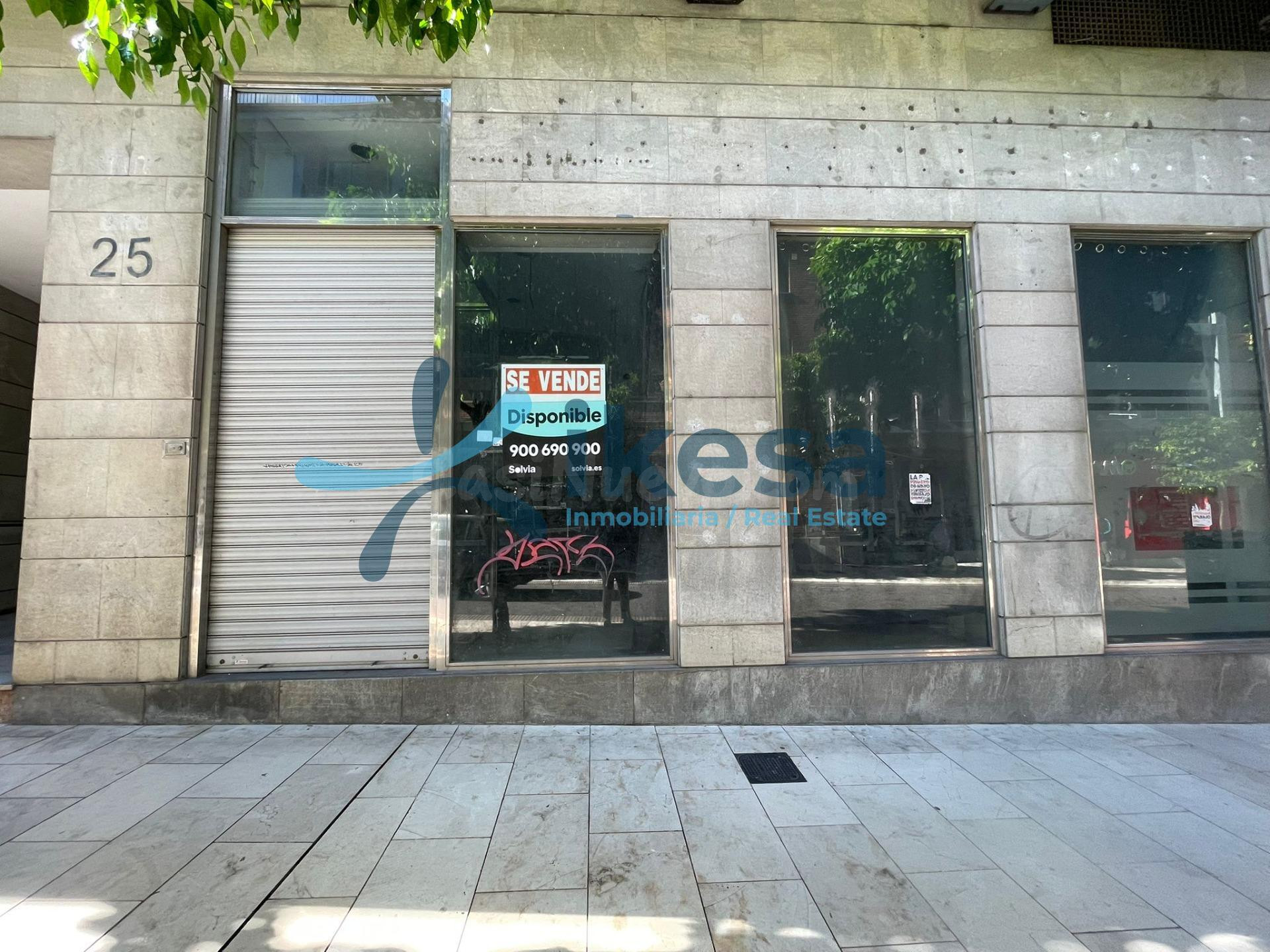 Venta de 2 Locales Comerciales Unidos en el Centro, Huelva