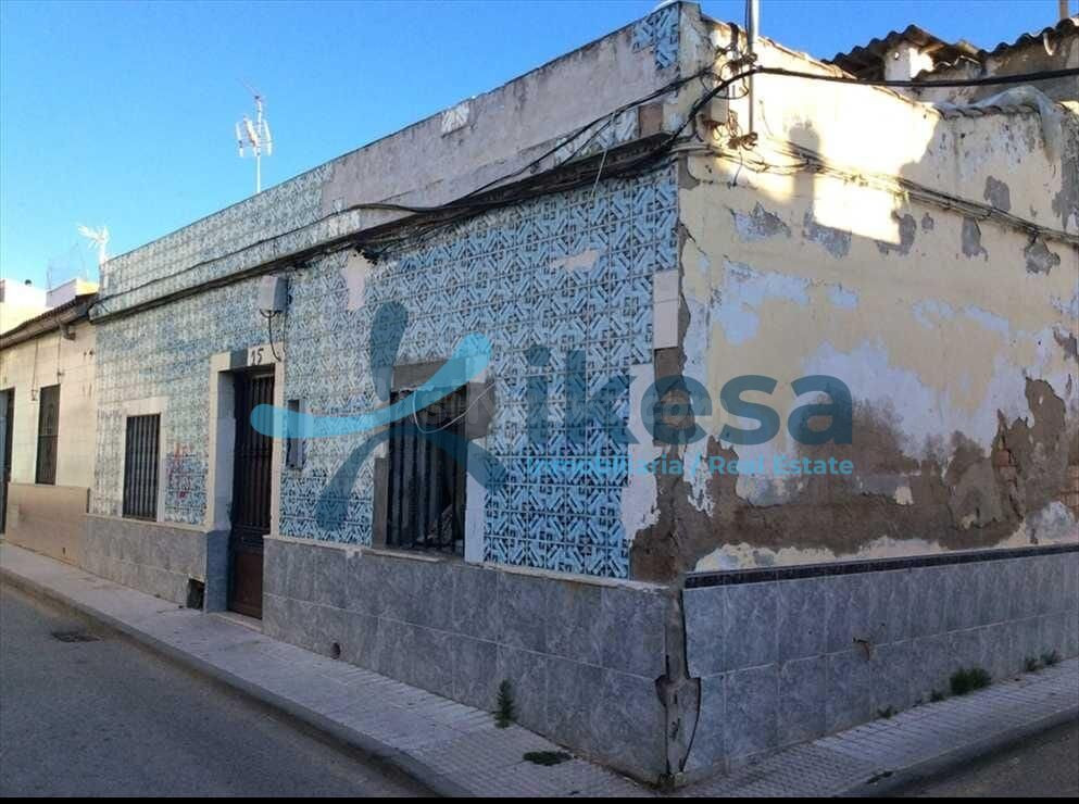 Venta de Casa en Linares, Jaén. Activo inmobiliario Sin Posesión. No se puede Visitar.