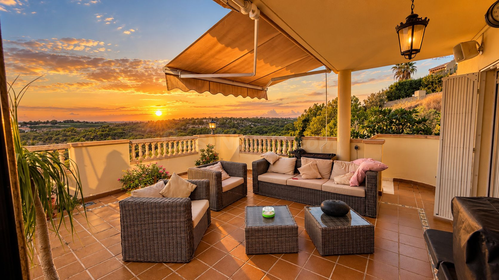 VILLA DE 5 DORMITORIOS Y 4 BAÑOS EN ORIHUELA COSTA (LAS RAMBLAS)