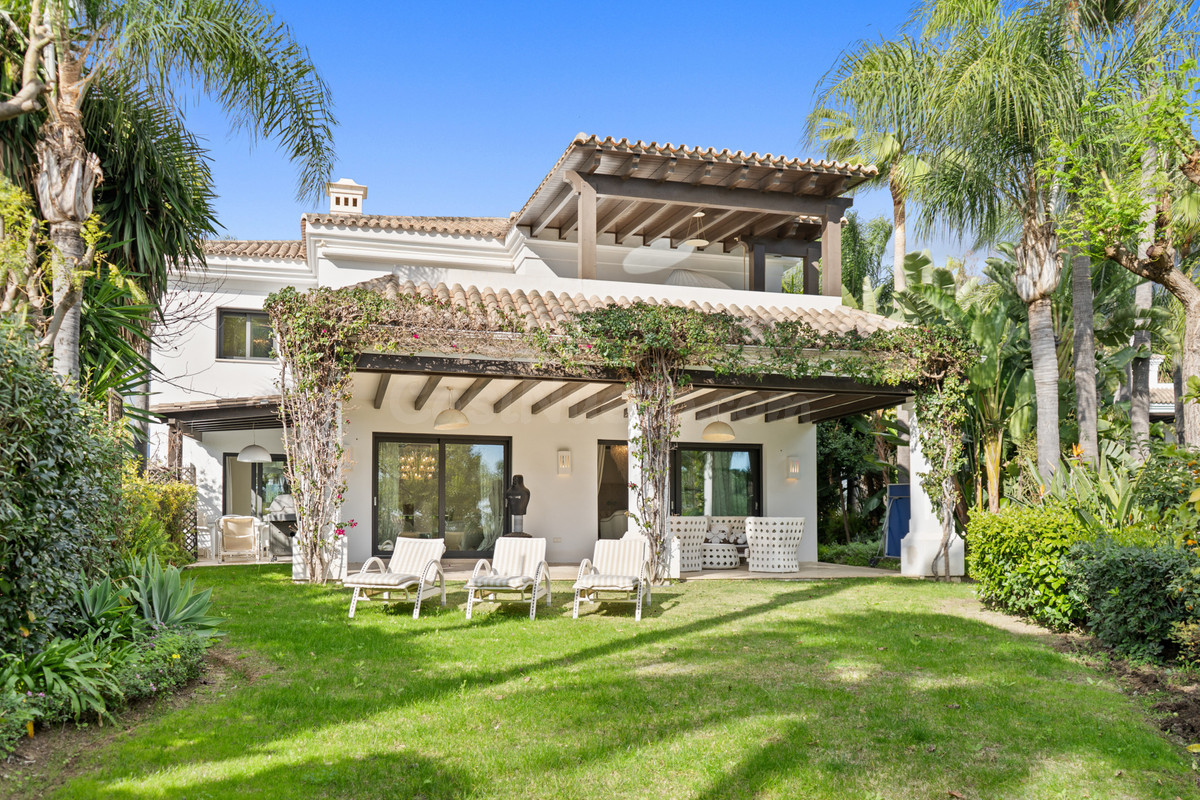 Chalet 6 habitaciones 555m² en venta - Altos de Estepona