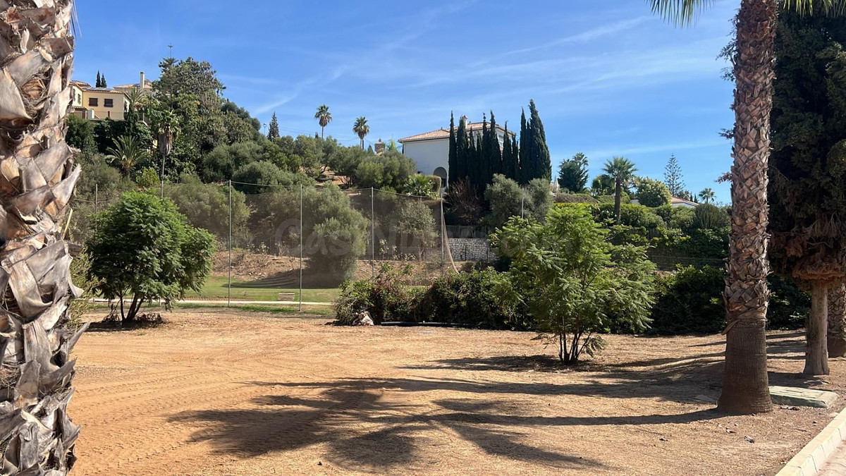 Parcela de 1.390 m² en Mijas Golf para construir villa exclusiva