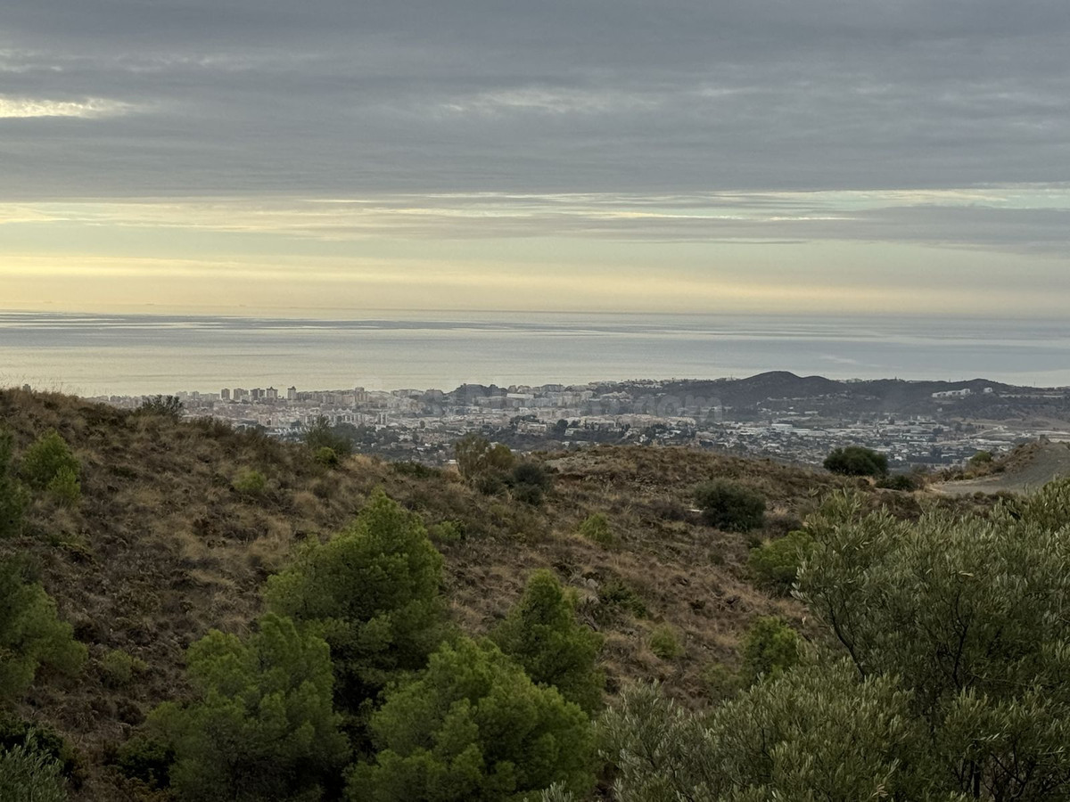 Parcela con vistas al mar en Mijas Pueblo - Valtocado