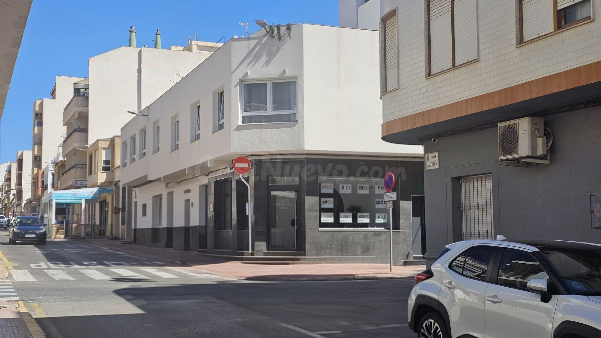 Local comercial 12 habitaciones 347m² en venta - torrevieja
