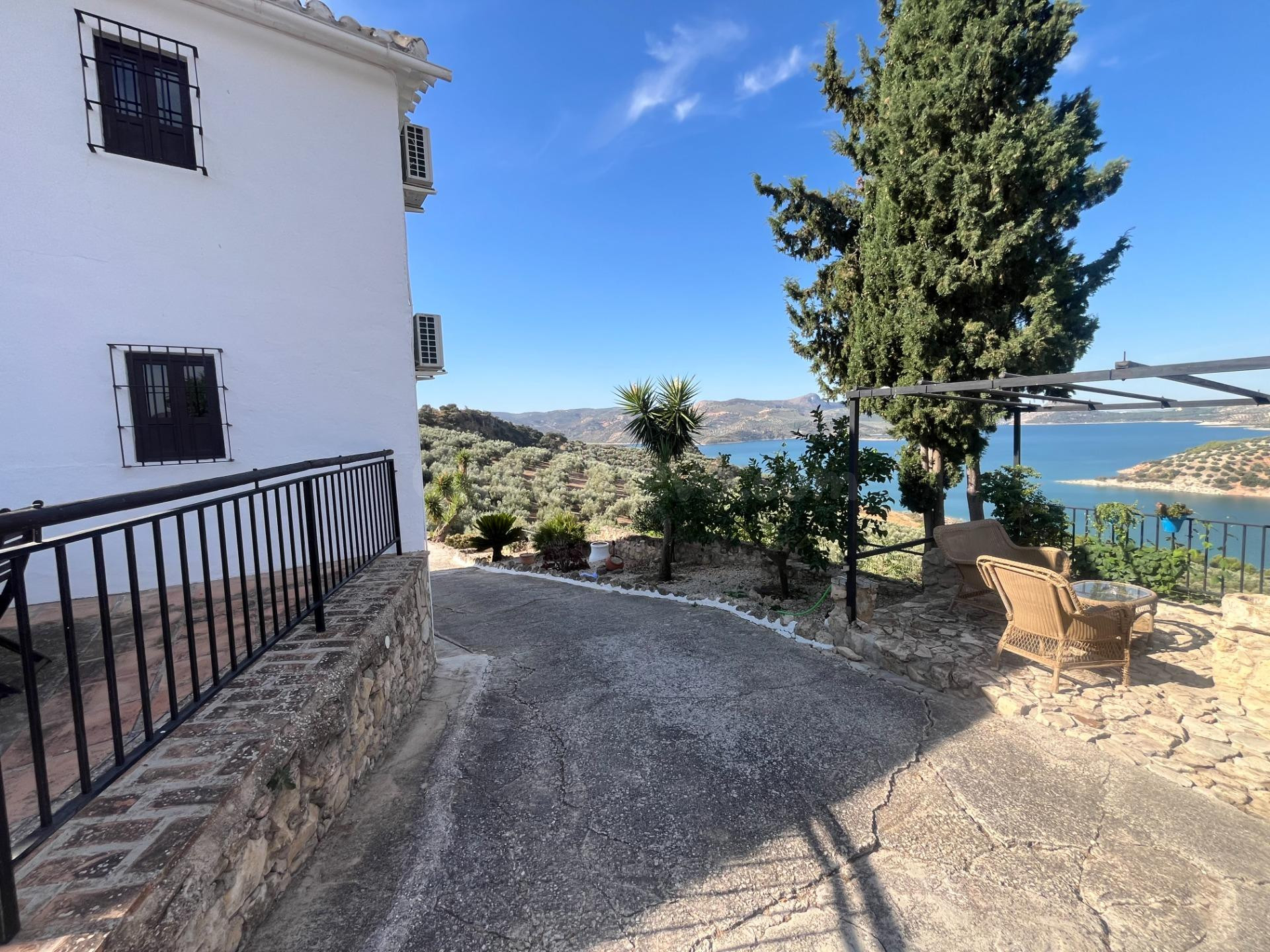 Espectacular Cortijo en Iznajar con Vistas al Lago y Amplias - foto 5