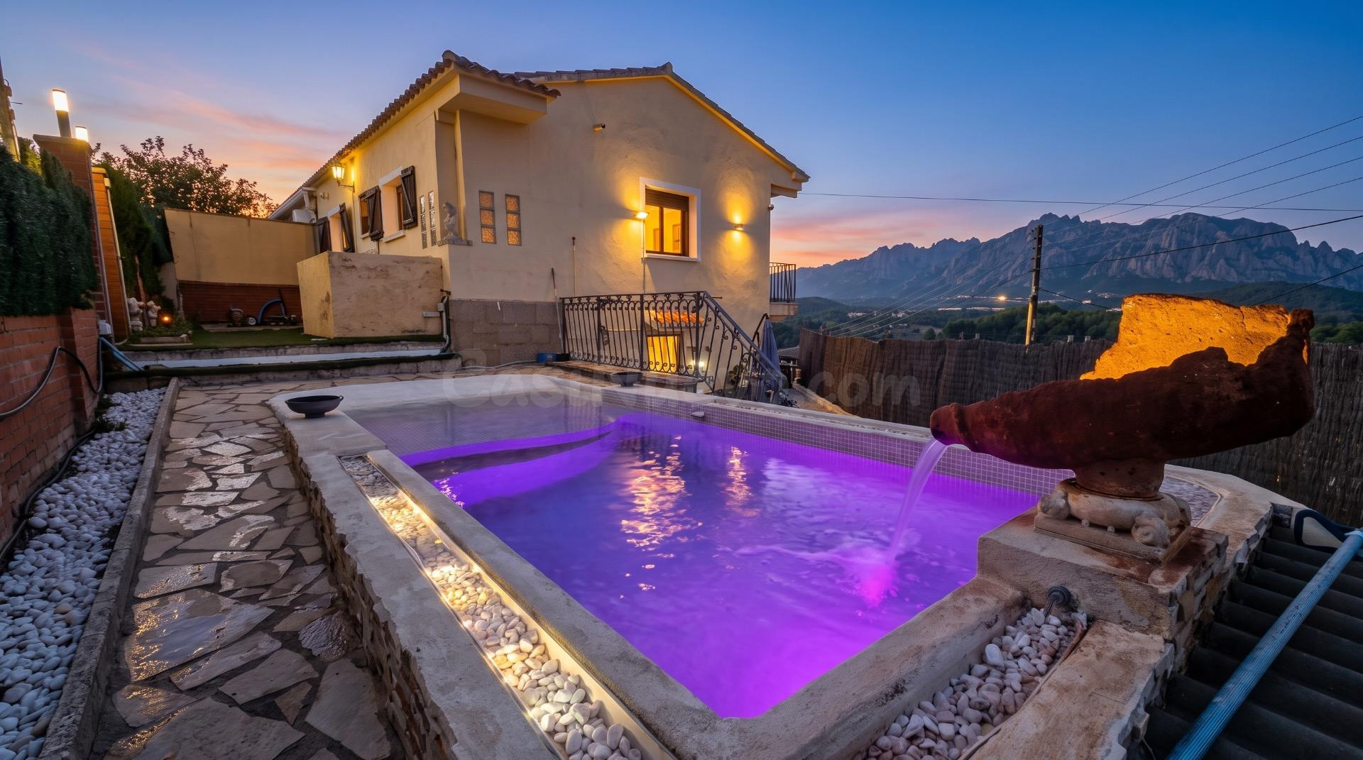 CASA CON PISCINA Y ESPECTACULARES VISTAS A MONTSERRAT A LA V