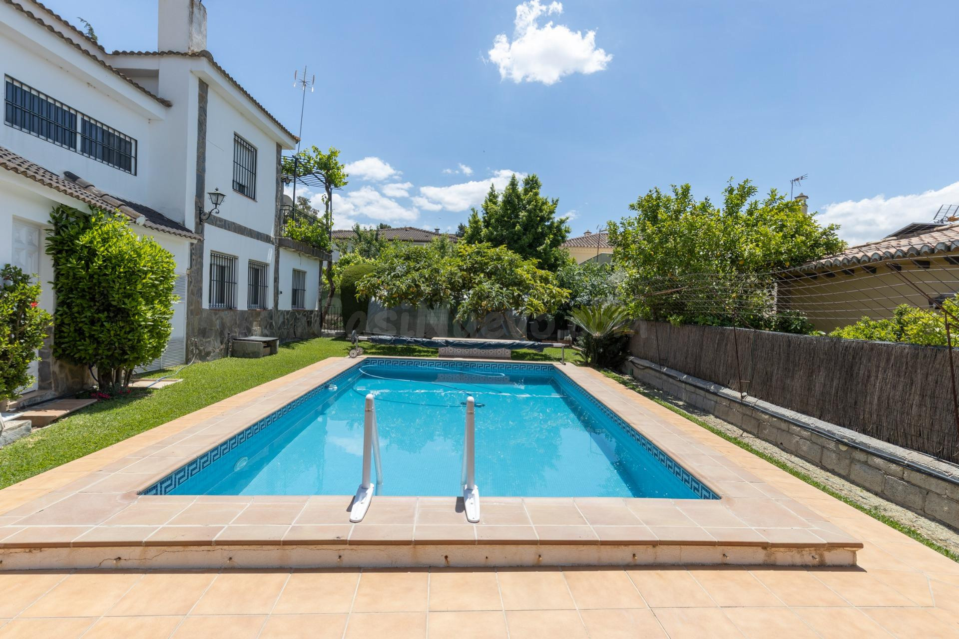 Vivienda Exclusiva en Urbanización Viñas del Rey – Otura
