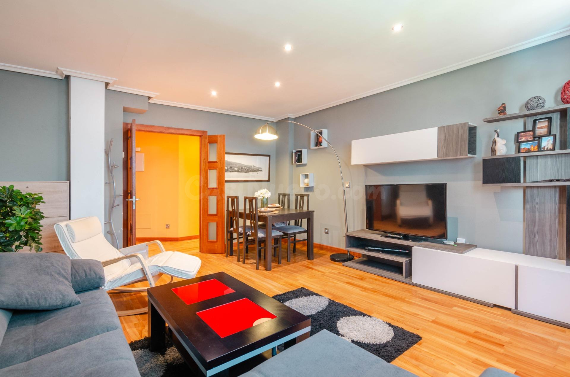Piso de tres habitaciones y 2 baños con plaza de garaje y trastero en Isla de la Erbosa, Luanco