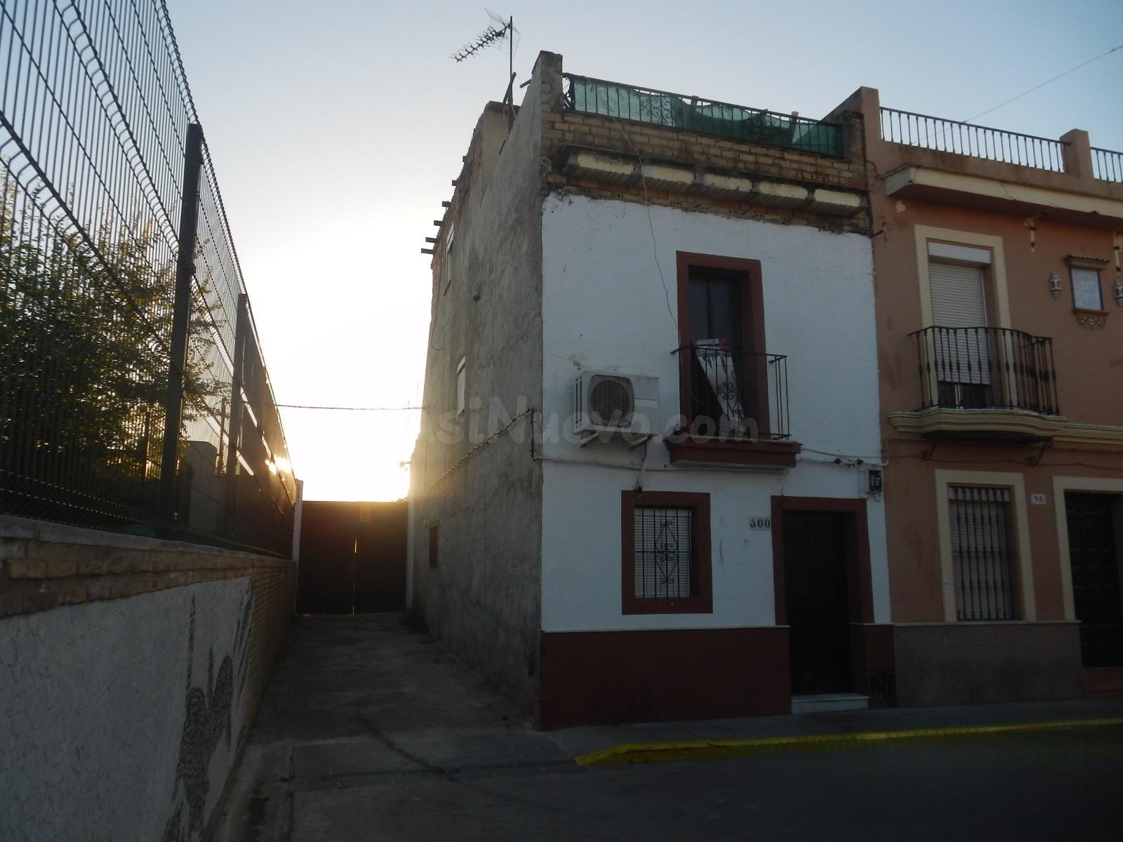 Venta de Casa Adosada sin posesión (no visitable) en Villaverde del Río - Sevilla
