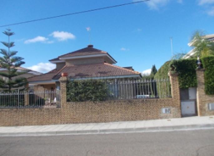 Venta Chalet independiente sin posesión en Sanlúcar la Mayor - Sevilla