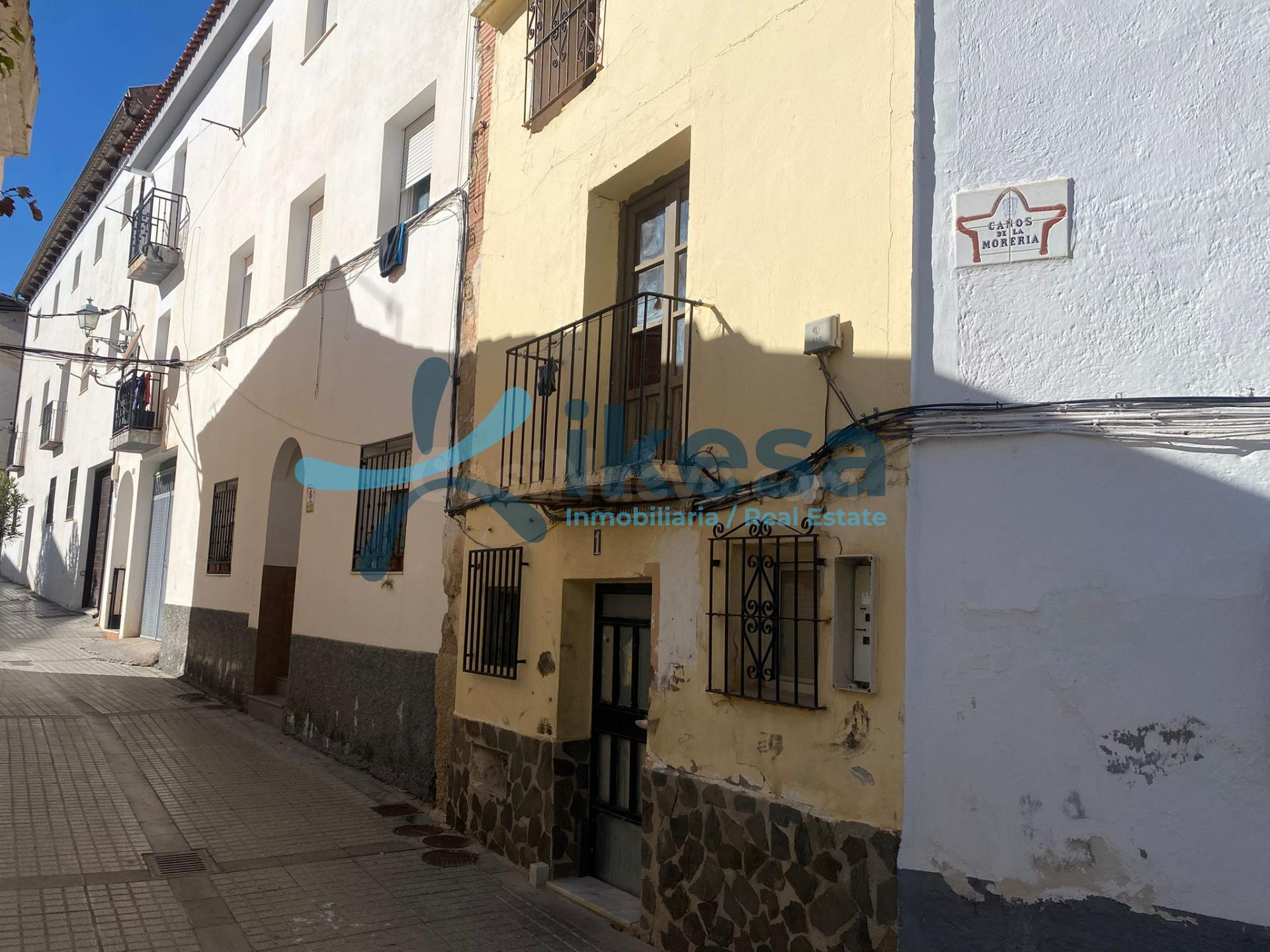Se vende Adosado en la localidad de Baza Sin Posesión