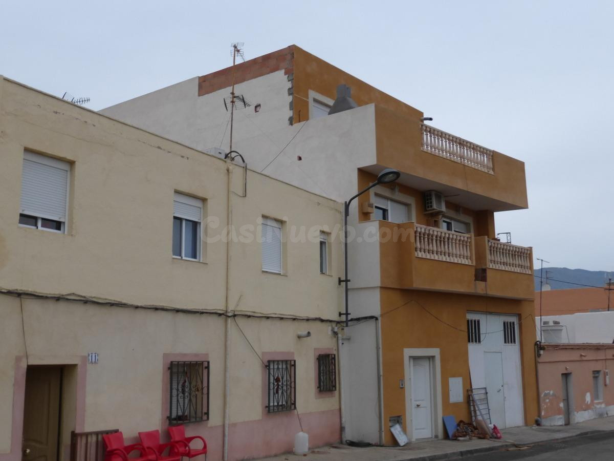 Venta de Adosado en Almería Sin posesión