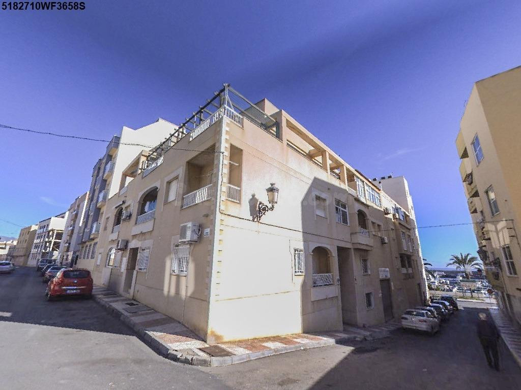 Venta de Piso en la localidad de Roquetas de Mar Sin Posesión