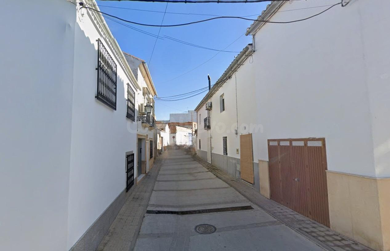 Adosado en venta en Bujalance (Córdoba). Sin posesión (No visitable)