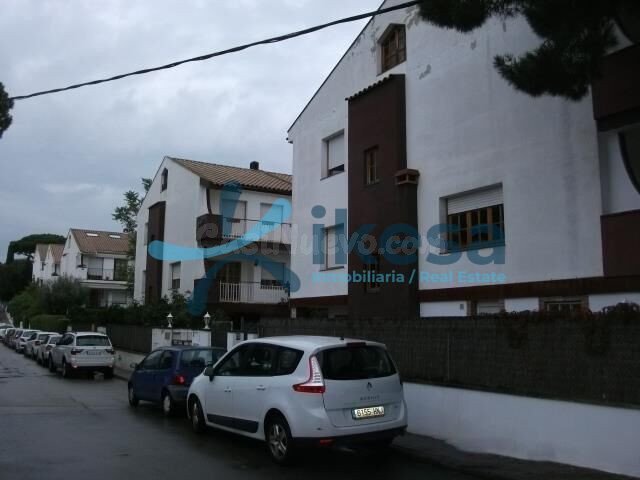 VENTA DE CASA ADOSADA EN ARENYS DE MAR, BARCELONA.