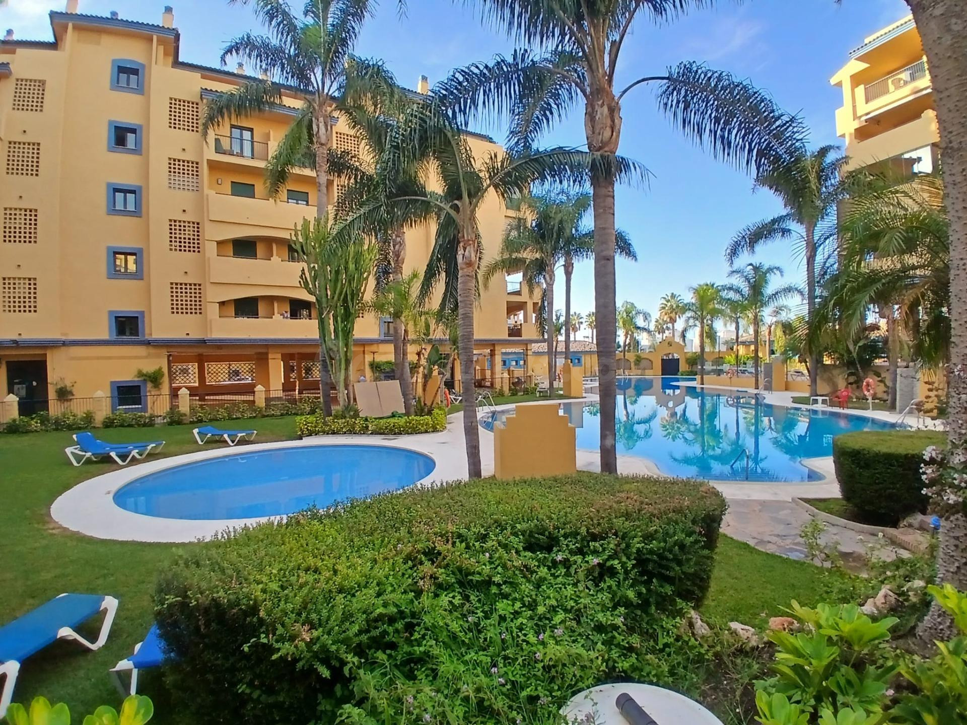 Venta de Vivienda y plaza de garaje en San Pedro de Alcántara, Málaga.
