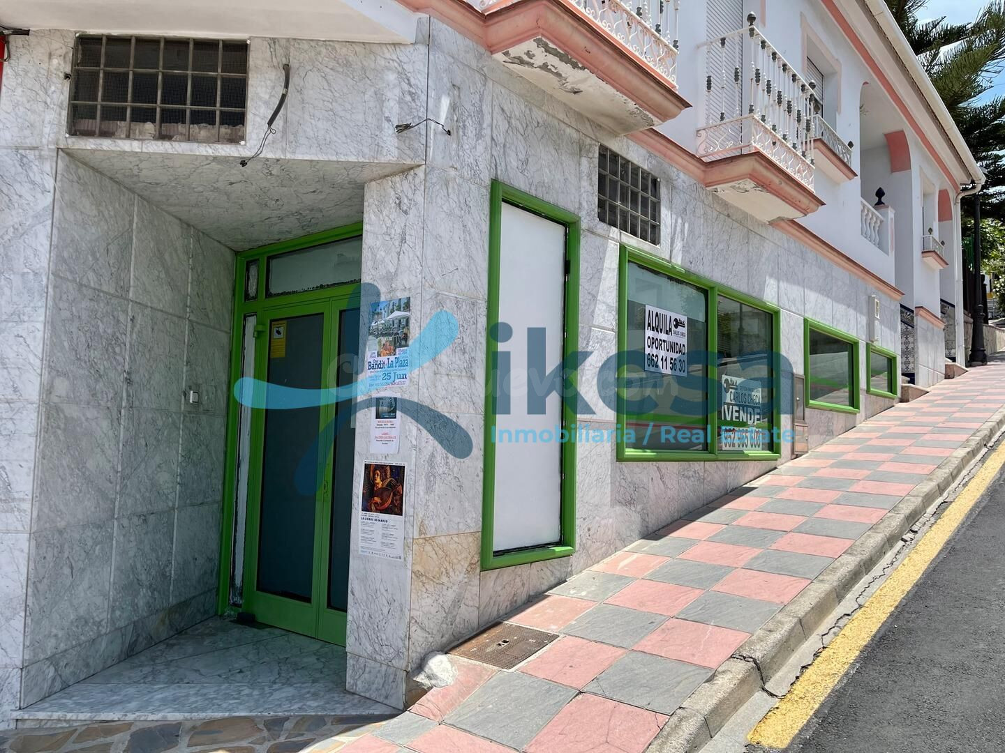 Venta de Local Comercial en Canillas de Albaida, Málaga.
