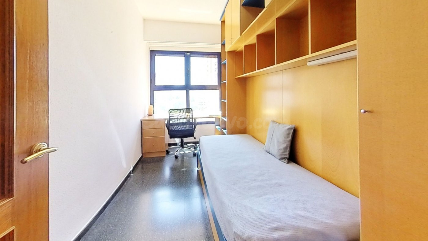 **Habitación junto a la Universidad Politécnica – Se busca 4º compañero | 400 €/mes**