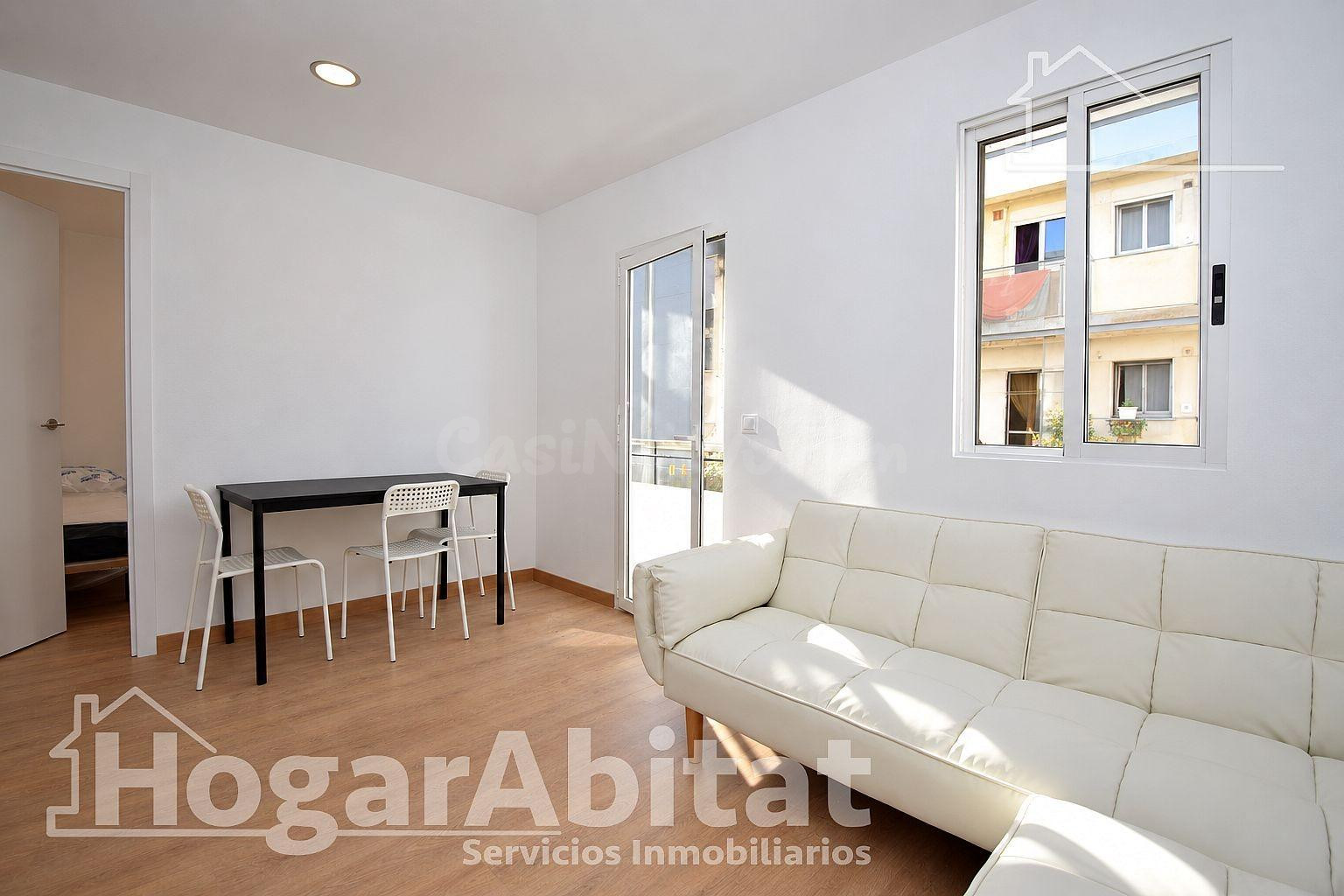 Acogedor, reformado y exterior, con balcón y ascensor, todo  - foto 2
