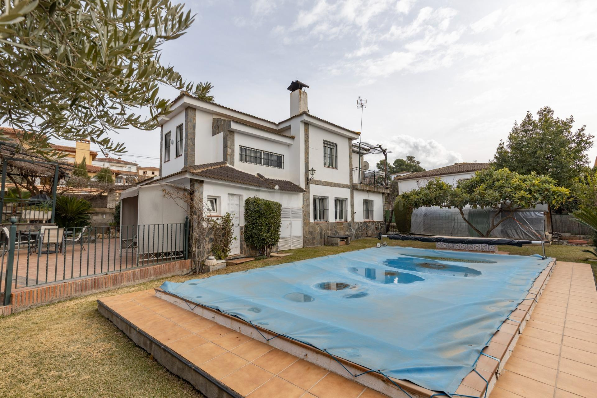 Vivienda Exclusiva en Urbanización Viñas del Rey – Otura