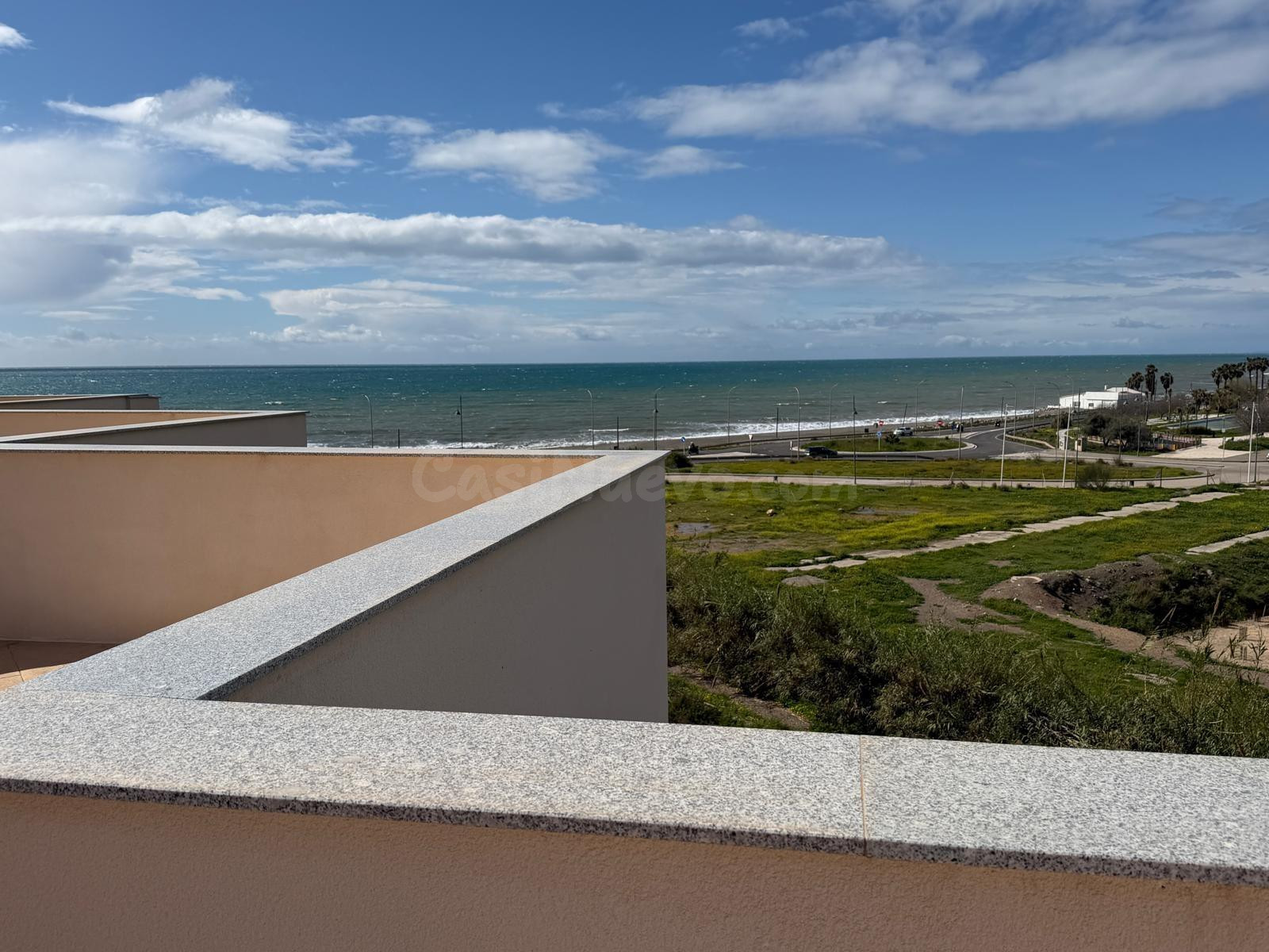 ático en venta. Con terraza 15 m2 y solarium 40 m2 con vista al Mar.