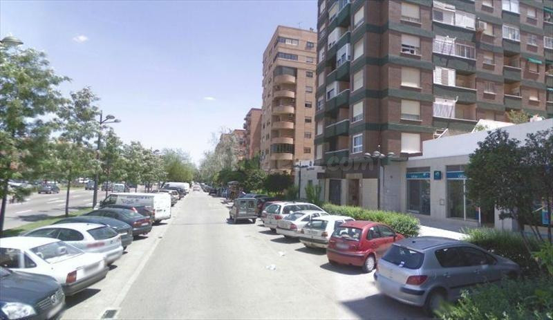 LOCAL COMERCIAL LUMINOSO EN AVDA CID.SIN COMISION