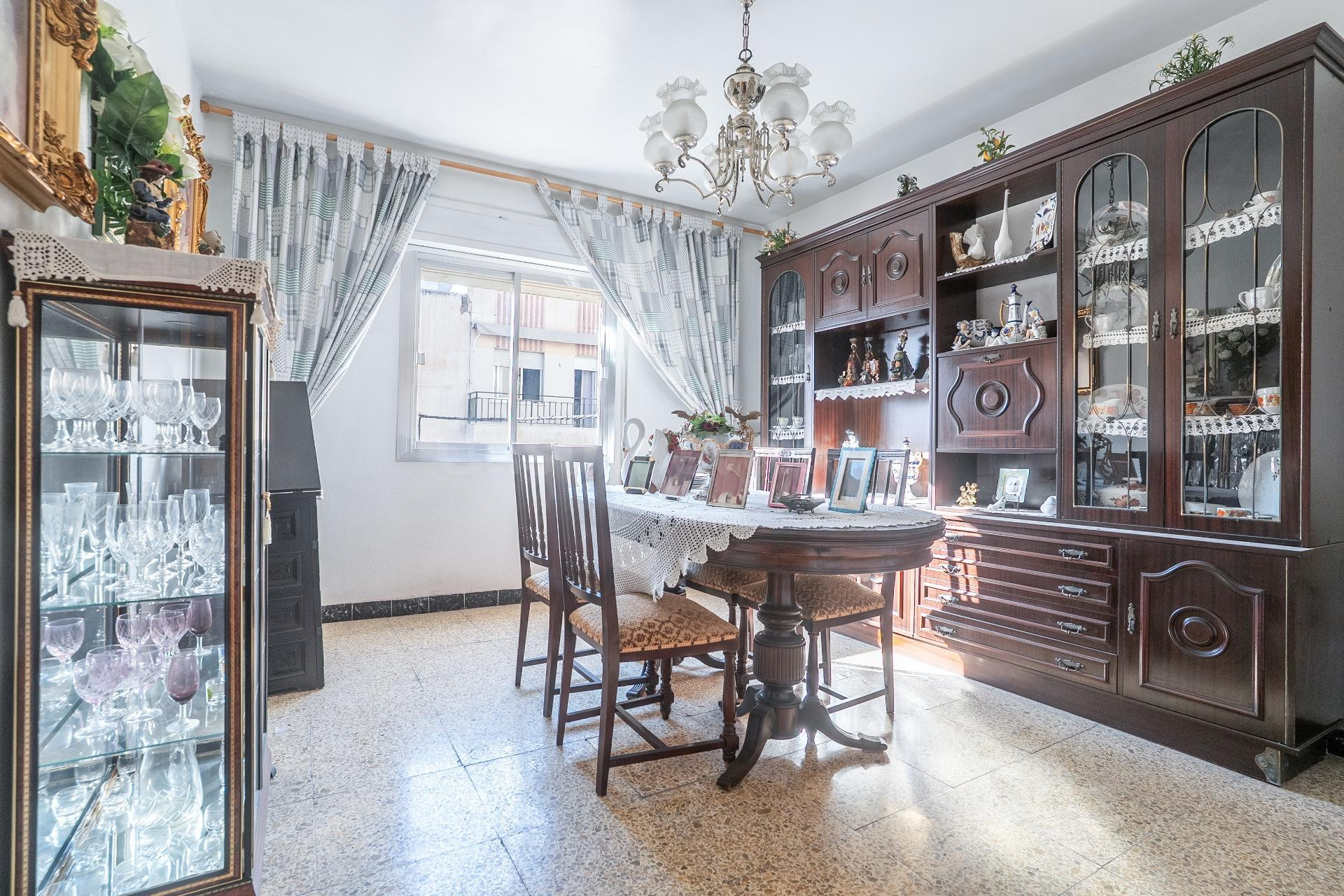 ALMERIA - LOS ANGELES: PISO CON ASCENSOR + 3 DORMITORIOS + SALON AMPLIO + BAÑO + COCINA CON LAVADERO