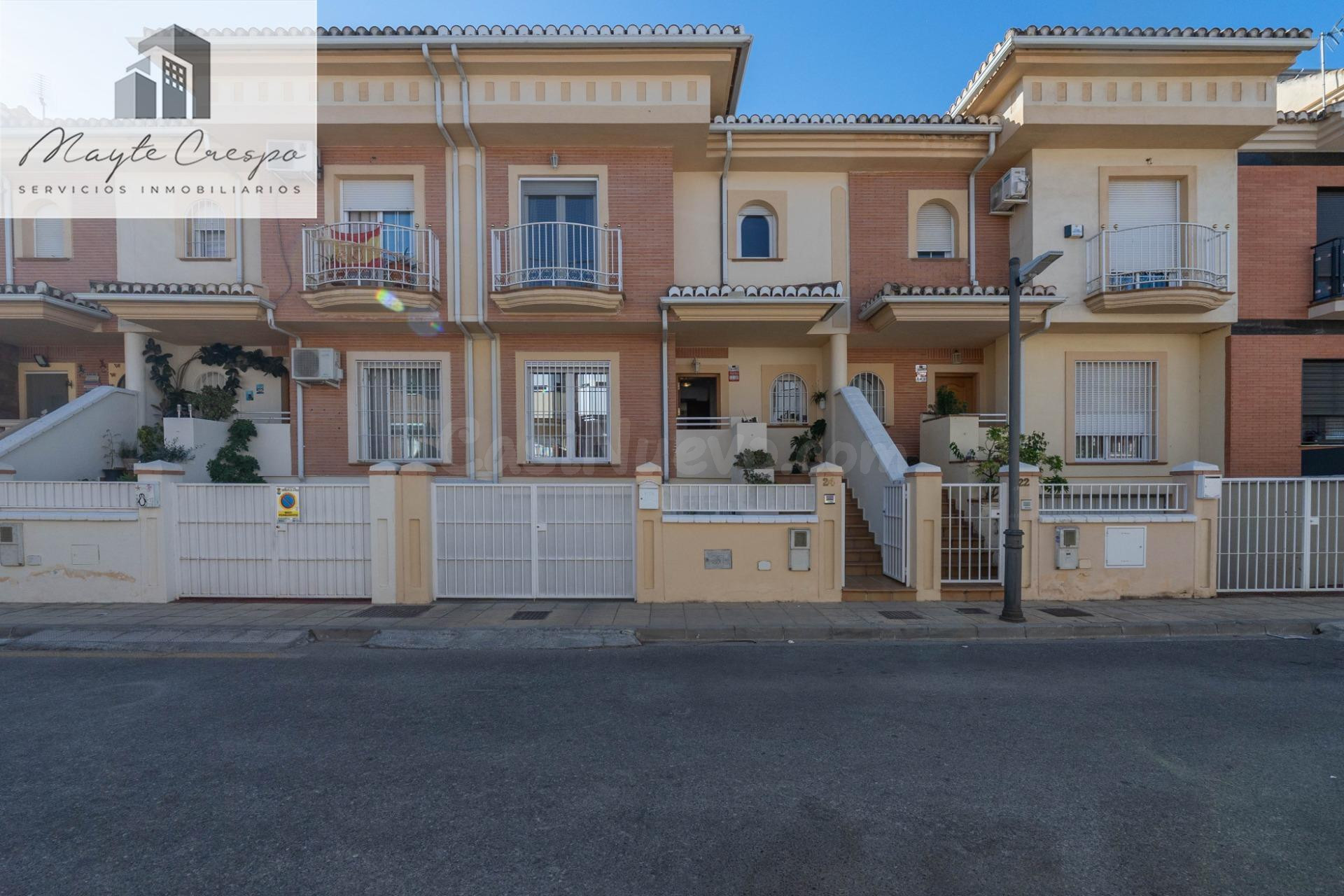 Espectacular chalet adosado en el Vial de Churriana de la Vega: eficiencia, confort y listo para entrar a vivir!