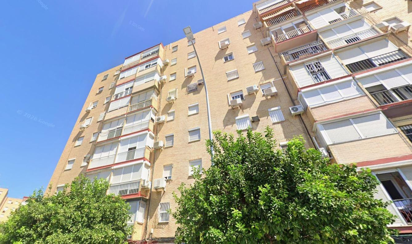 SE VENDE PISO OKUPADO en Plaza GENERALIFE Nº 9 Sevilla (Sevi