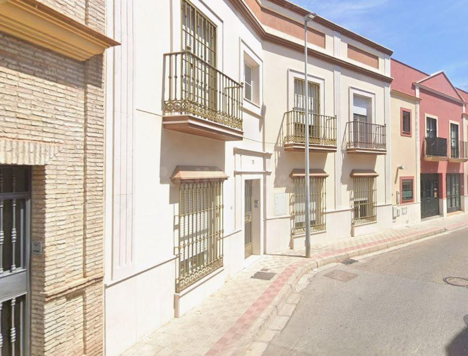 SE VENDE PISO OKUPADO en Calle CASTILLA VIEJA Nº 71 Dos Herm