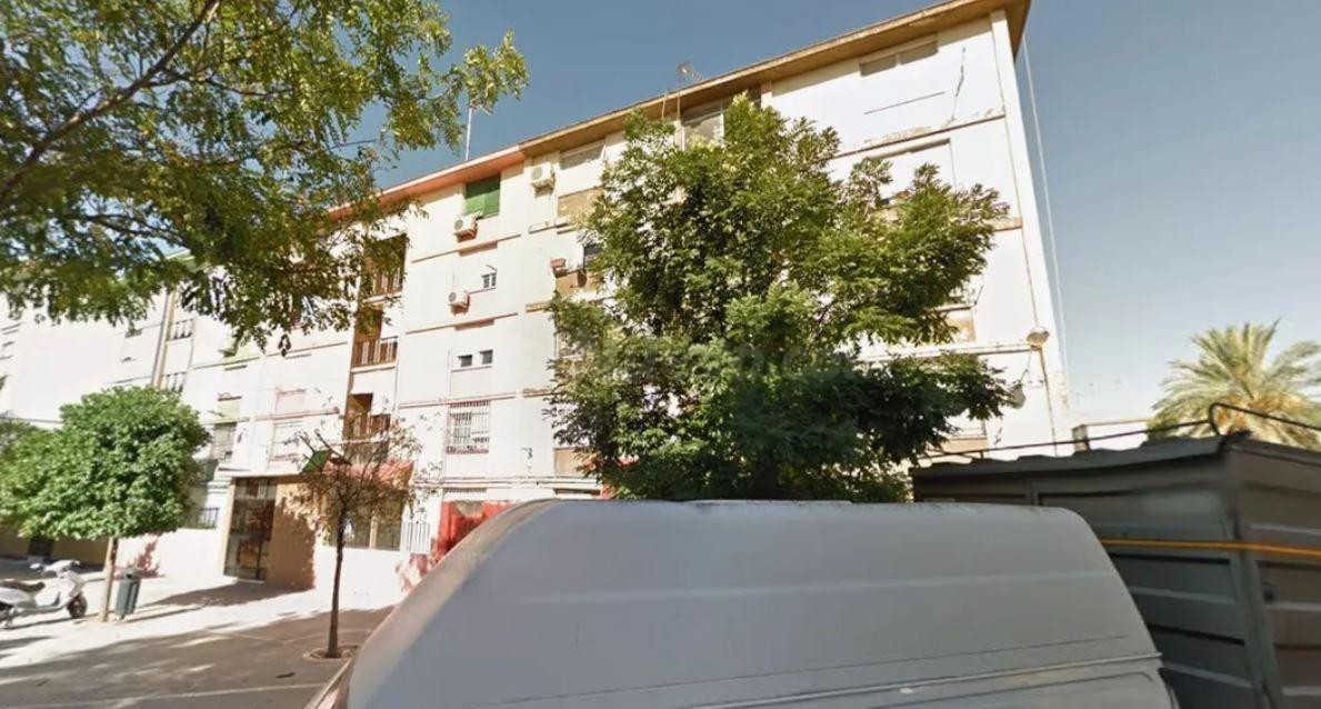 SE VENDE PISO OKUPADO en Calle CARENA Sevilla (Sevilla)