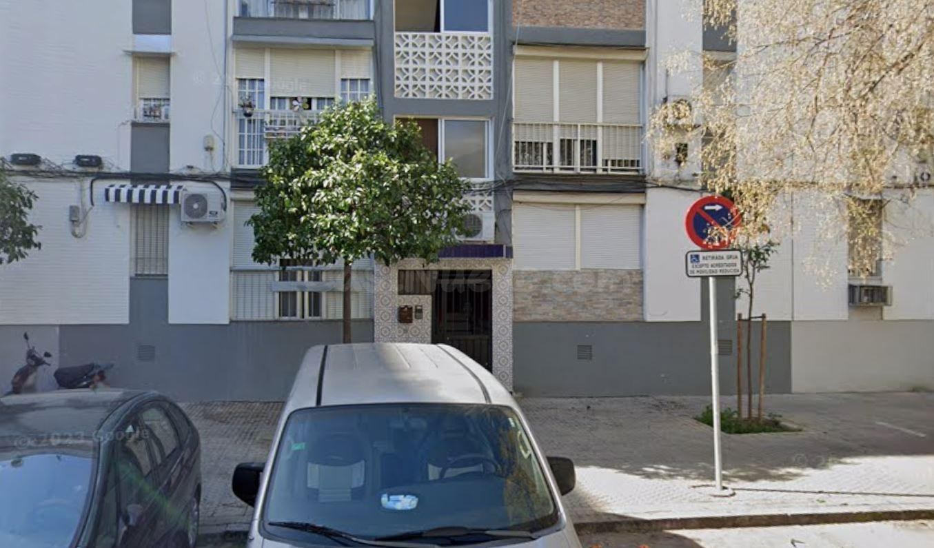 SE VENDE PISO OKUPADO en barrio ANTONIO MOMPLET Nº 4 Sevilla