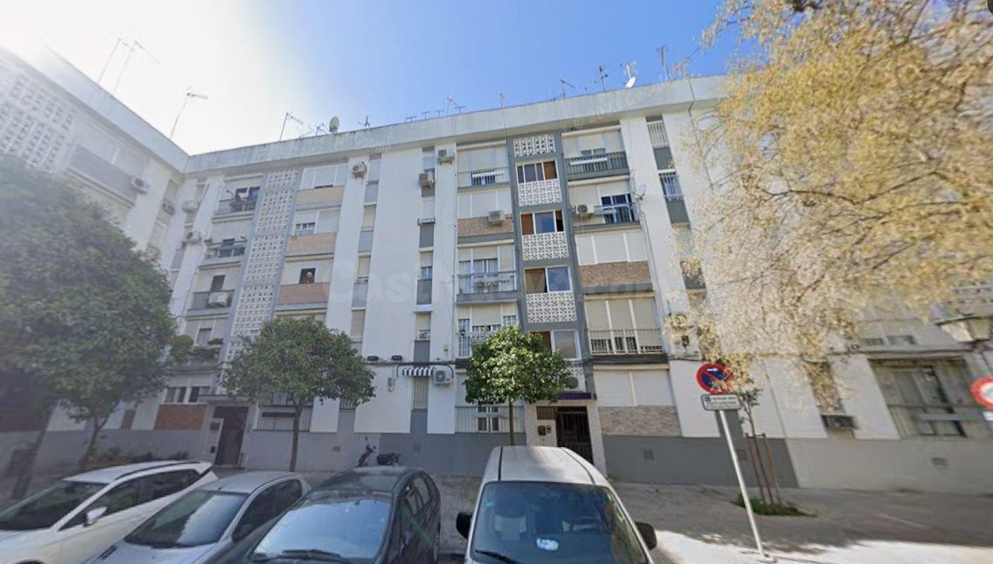 SE VENDE PISO OKUPADO en barrio ANTONIO MOMPLET Nº 4 Sevilla - foto 3