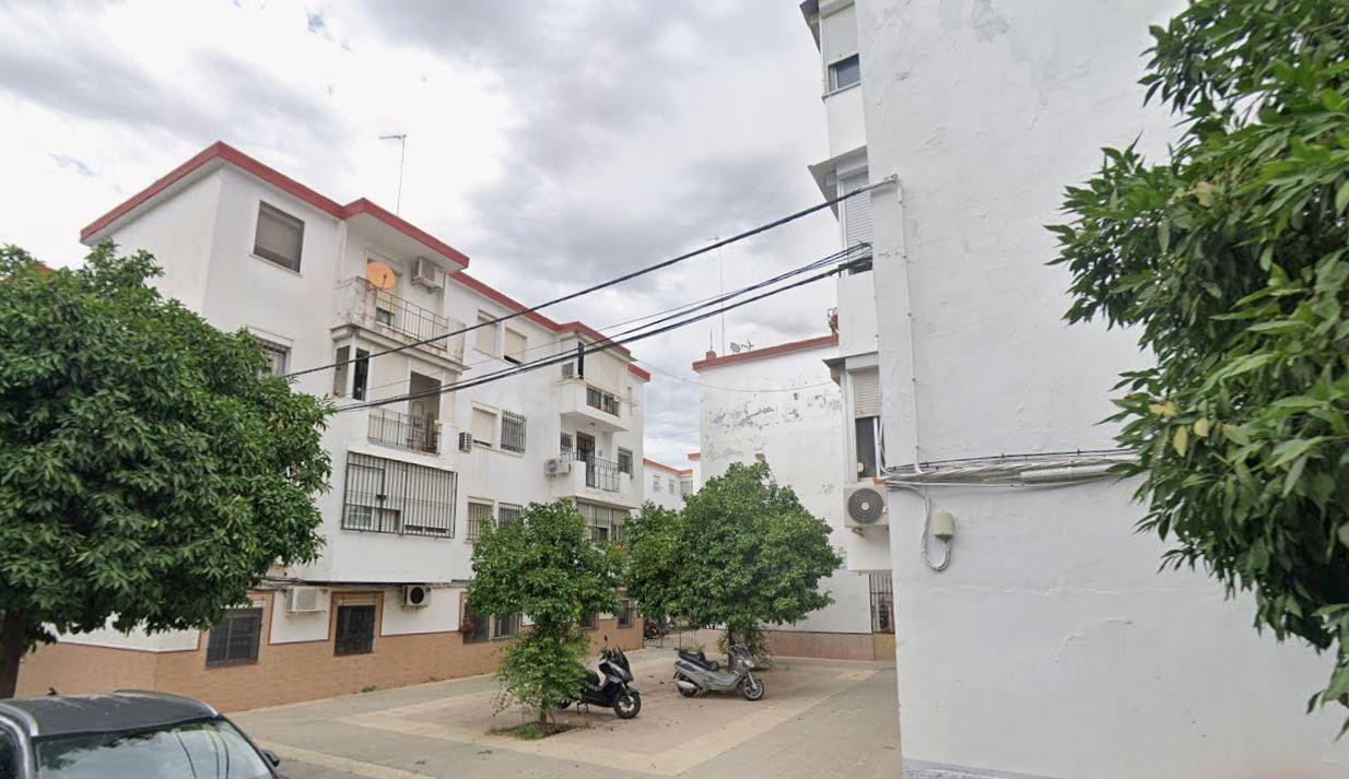 SE VENDE PISO OKUPADO en Calle CONSTANTINA Nº 6 Sevilla (Sev