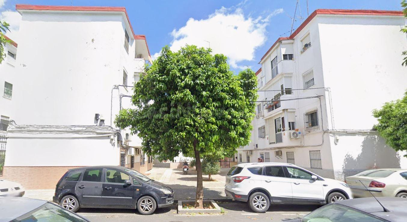 SE VENDE PISO OKUPADO en Calle CONSTANTINA Nº 6 Sevilla (Sev - foto 2