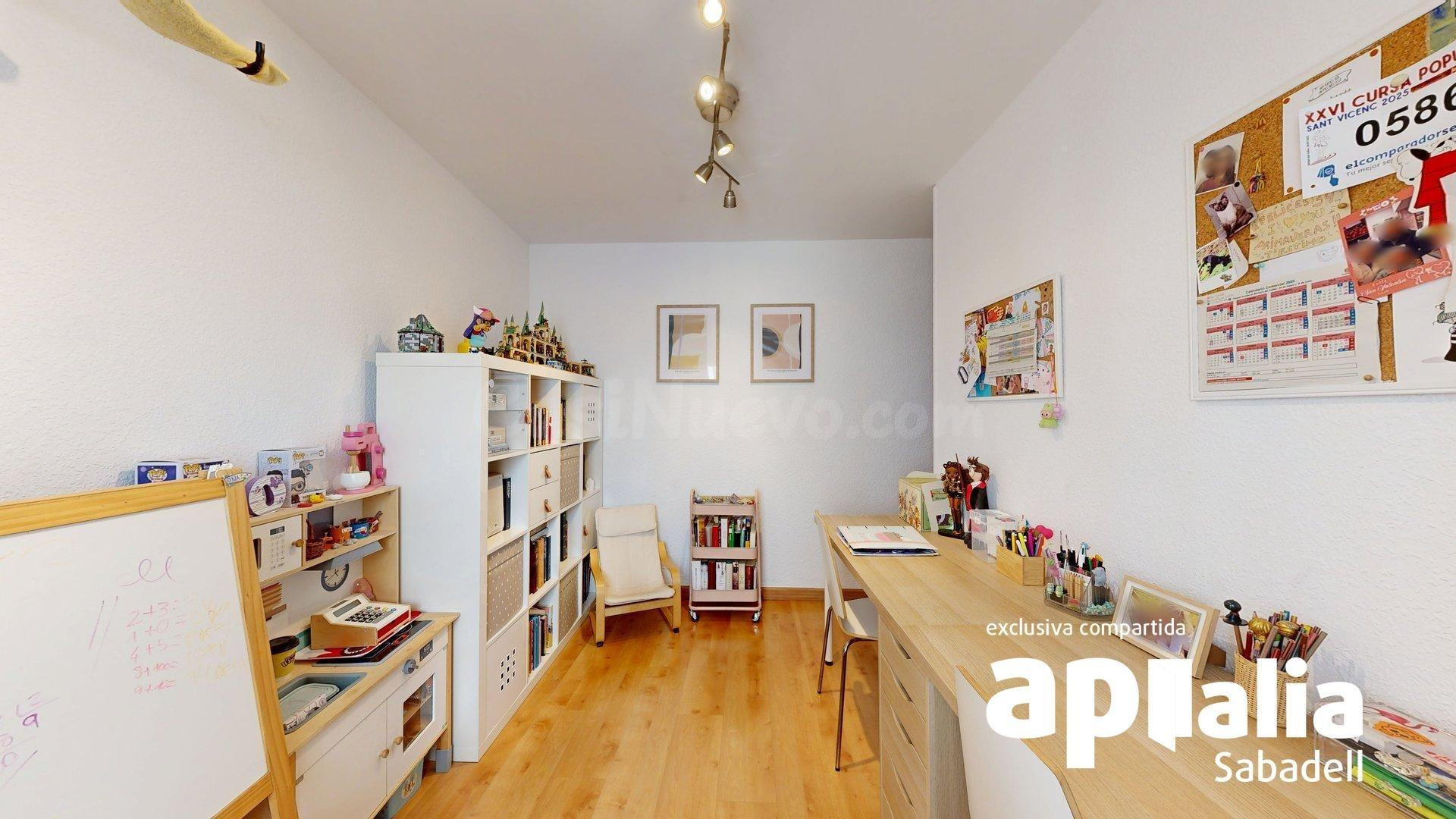 Piso reformado de 4 habitaciones con balcón y mucha luz en v - foto 2
