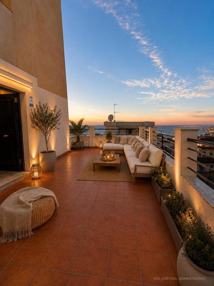 Piso en esquina con vistas al mar y acceso directo a piscina | Torrequebrada