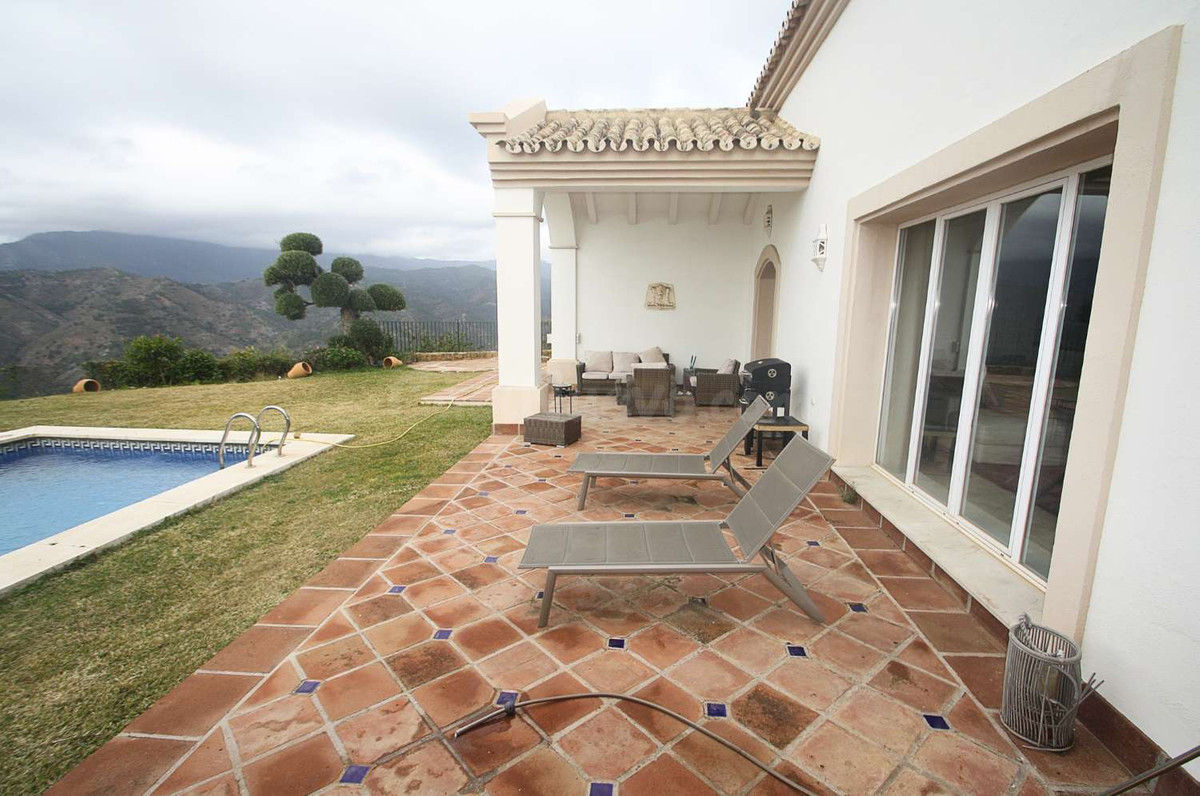 Chalet 4 habitaciones 223m² en venta - Istan pueblo