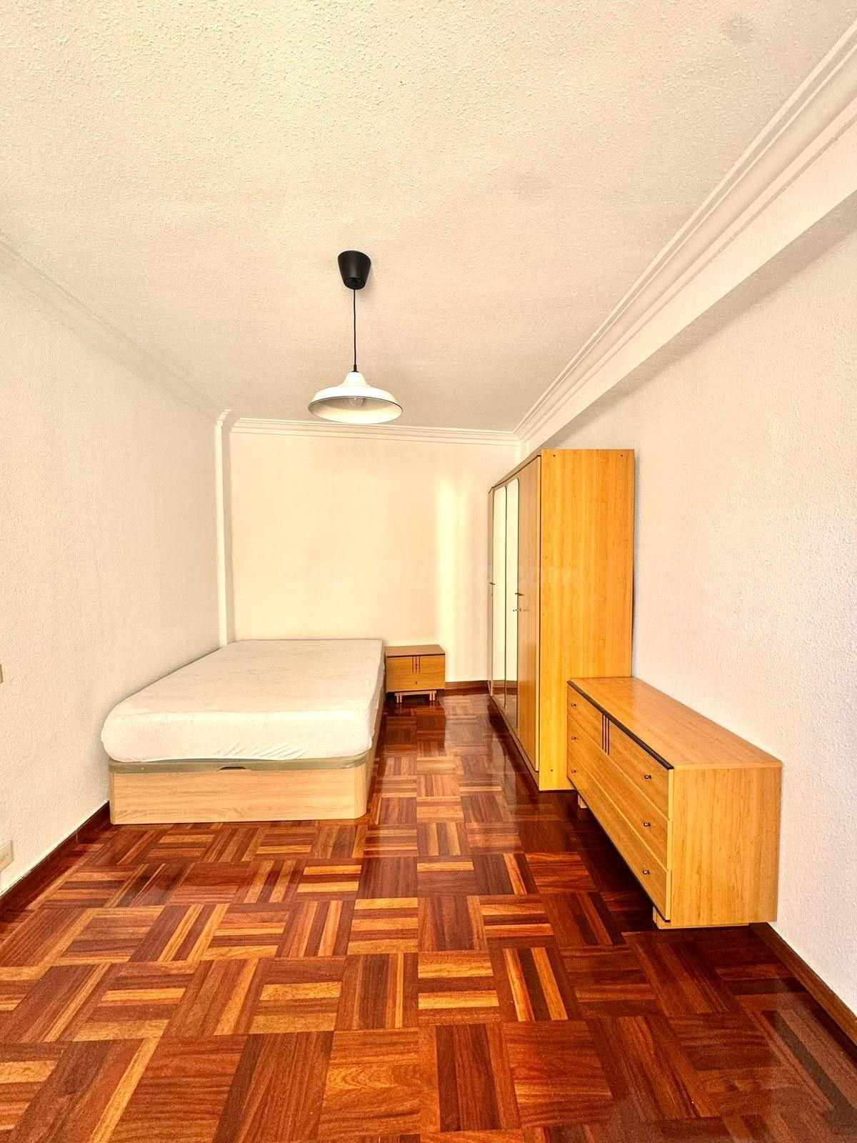 Habitación luminosa con cama doble a 5 minutos del centro