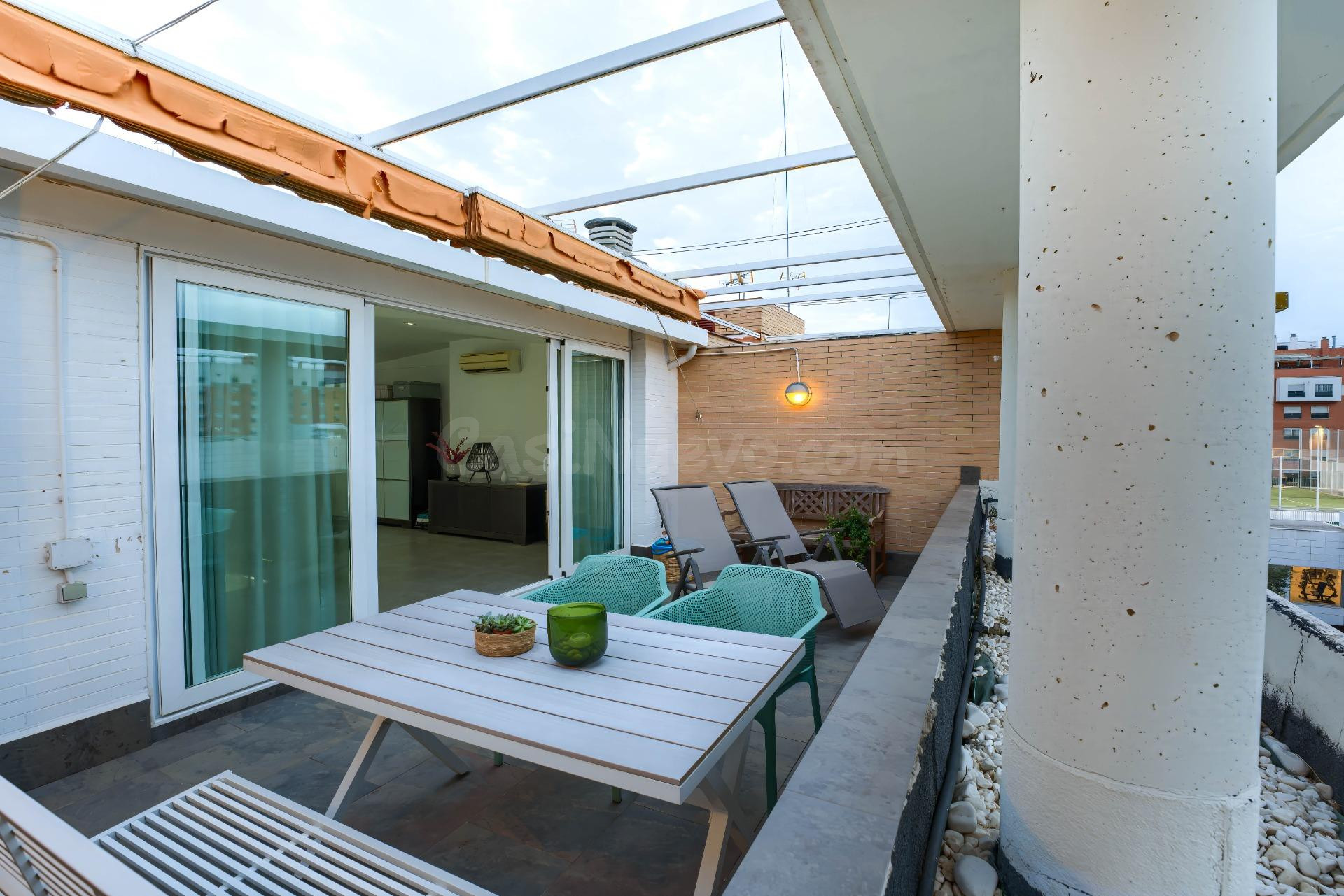 DÚPLEX-ÁTICO REFORMADO CON TERRAZA + GARAJE Y TRASTERO JUNTO AL GIMNASIO VIDING LA ROSALEDA