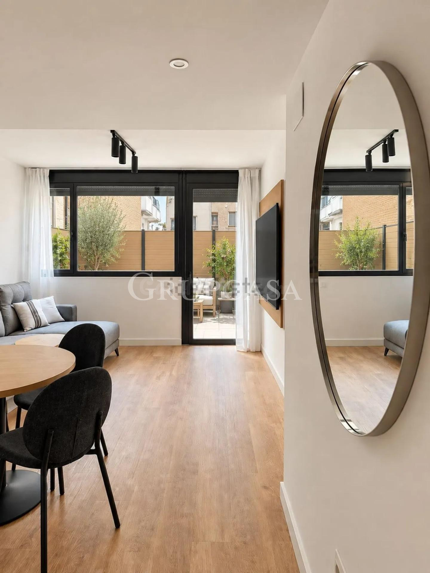 MAGNÍFICA VIVIENDA DE DISEÑO DE UNA HABITACIÓN CON TERRAZA. - foto 3