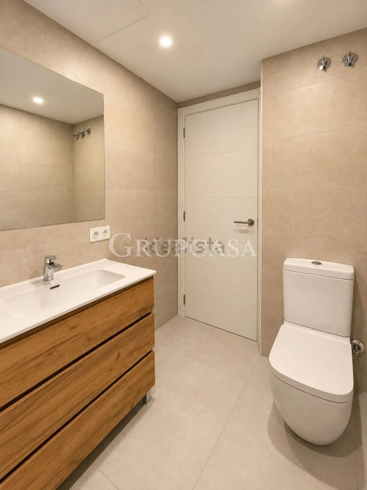 MAGNÍFICA VIVIENDA DE DISEÑO DE UNA HABITACIÓN CON TERRAZA. - foto 5