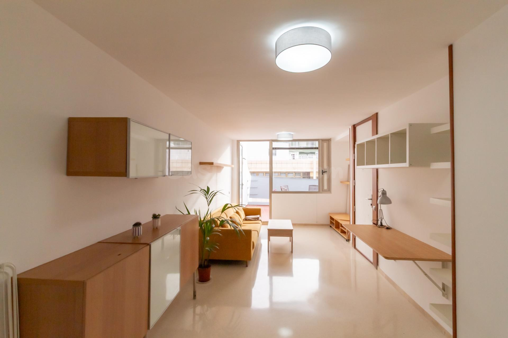 ¡Ático exclusivo e independiente con terraza en pleno Triana!