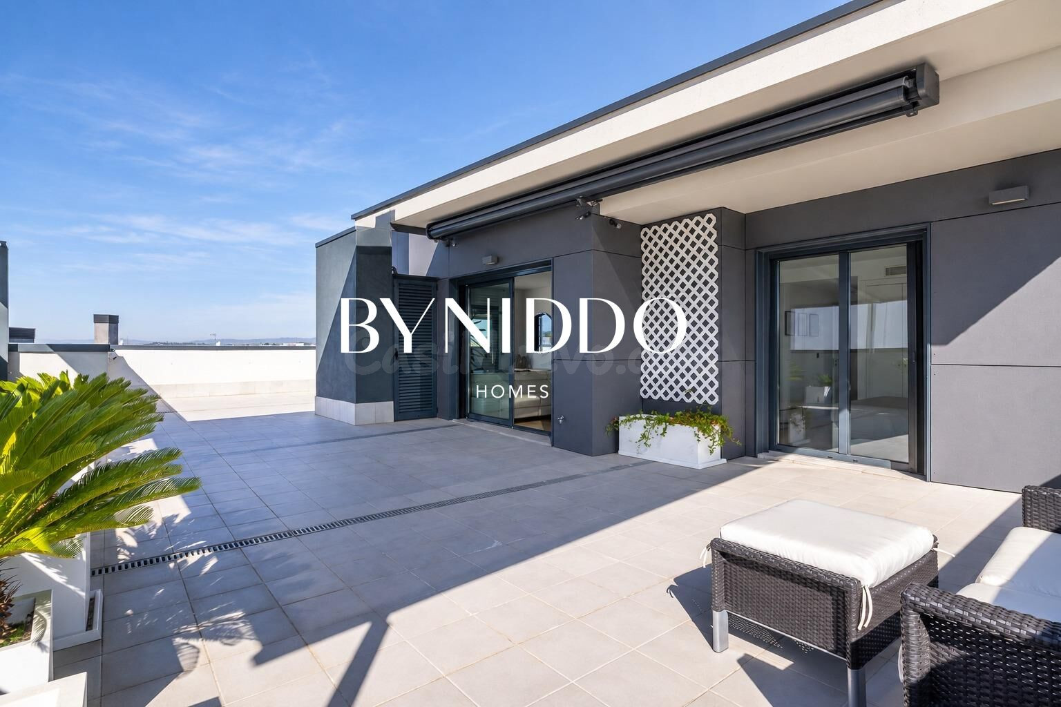 Ático a tres vientos con terraza de 106 m2 y vistas en Can Mates