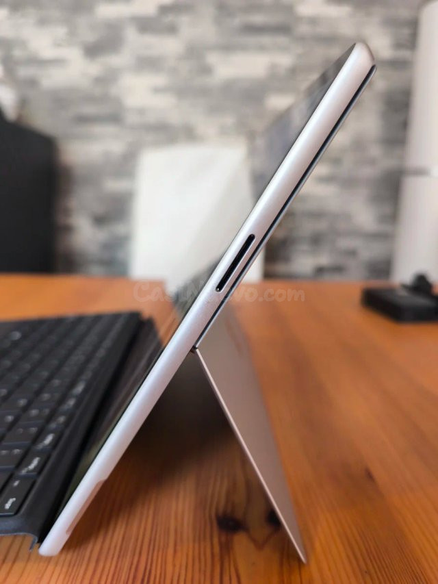 Surface Pro 9 i7 16GB RAM 512GB SSD Barcelona - Excelente estado - foto 3