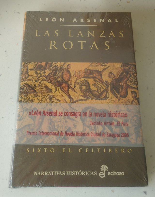 Libro histórico León Arsenal: edición precintada con rotura en precinto